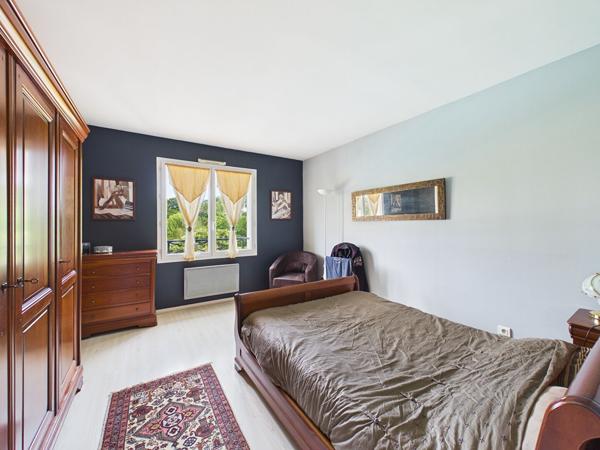 Exclusivité Rare maison traditionnelle de 162m2 habitables sur 2002m2 de terrain avec piscine garage et carpor , Bouliac Exclusivité Rare maison traditionnelle de 162m2 habitables sur 2002m2 de terrain avec piscine garage et carpor , Bouliac
