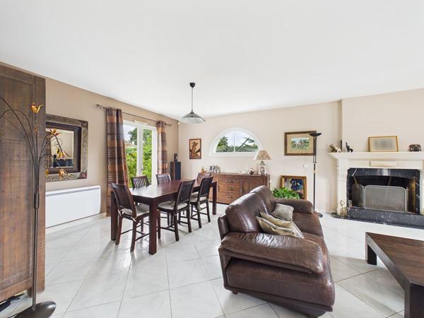 Exclusivité Rare maison traditionnelle de 162m2 habitables sur 2002m2 de terrain avec piscine garage et carpor , Bouliac Exclusivité Rare maison traditionnelle de 162m2 habitables sur 2002m2 de terrain avec piscine garage et carpor , Bouliac