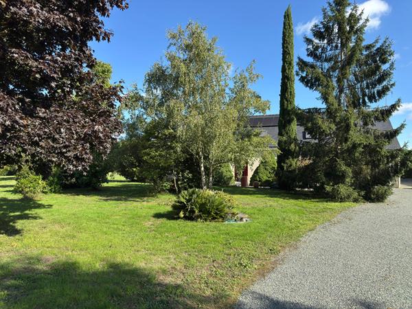 Maison familiale rare à la vente, à deux pas du Parc des Ardoisières et d'Angers