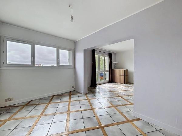 Vente                                                      Appartement
                        
                     4 pièces                      69 m2                     à Yerres