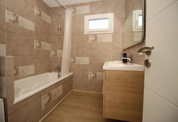 Belle maison individuelle avec sous-sol complet – Piscine – Terrain 1 169 m² – Hautecourt-Romanèche (01250)