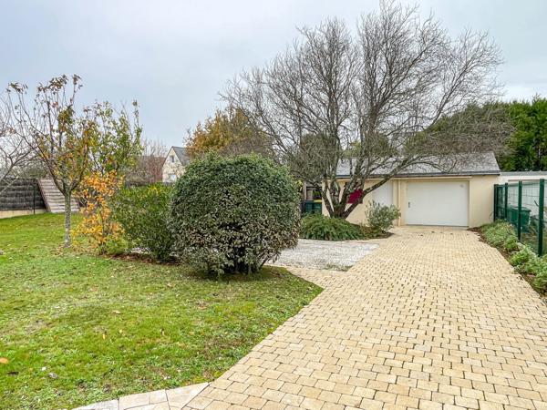 Saint-Lyphard (44410) maison centre ville 5 chambres, 975 m² de terrain.