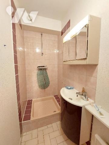 À VENDRE - RENNES (35) - Quartier Landry - Dans un lotissement, une maison mitoyenne d'un côté,...