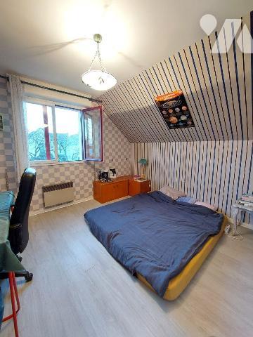 À VENDRE - RENNES (35) - Quartier Landry - Dans un lotissement, une maison mitoyenne d'un côté,...