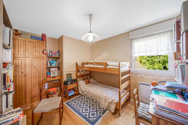 Chalon sur Saône centre ville Maison spacieuse 4 chambres, bureau jardin et garage double !