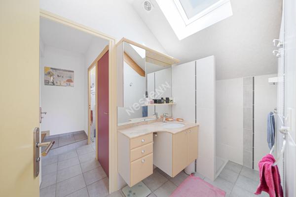 Chalon sur Saône centre ville Maison spacieuse 4 chambres, bureau jardin et garage double !