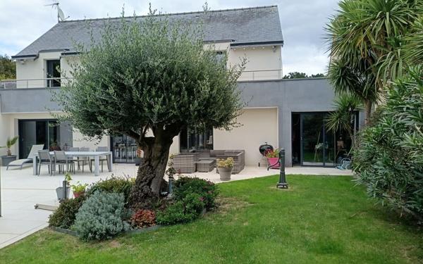 Maison à vendre    6 pièces • 213 m2 Arzon