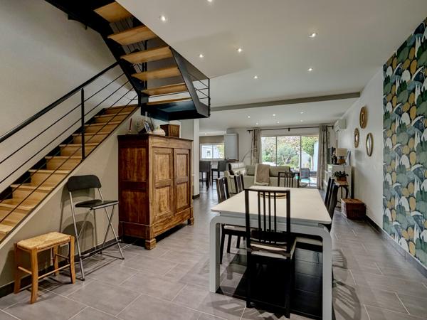 Villeneuve-sur-Lot (47300) Villeneuve-sur-Lot – Belle maison de ville entièrement rénovée avec piscine, grands volumes - vie de plain-pie