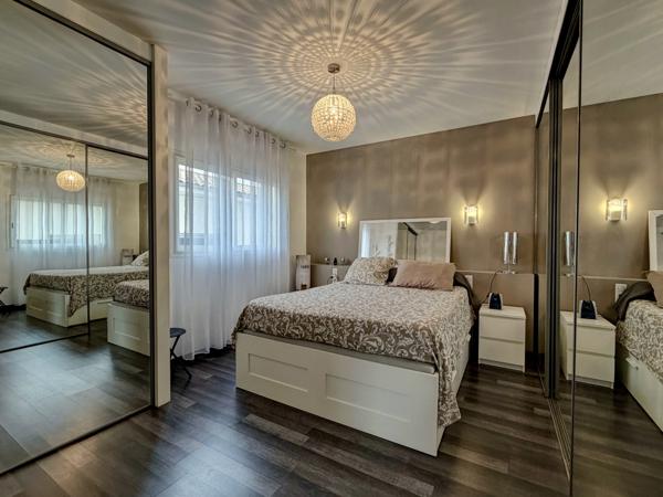 Villeneuve-sur-Lot (47300) Villeneuve-sur-Lot – Belle maison de ville entièrement rénovée avec piscine, grands volumes - vie de plain-pie