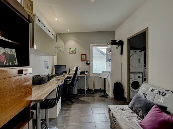 Villeneuve-sur-Lot (47300) Villeneuve-sur-Lot – Belle maison de ville entièrement rénovée avec piscine, grands volumes - vie de plain-pie