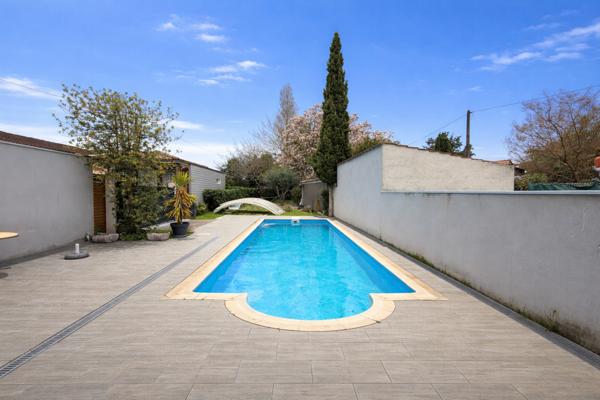 Villeneuve-sur-Lot (47300) Villeneuve-sur-Lot – Belle maison de ville entièrement rénovée avec piscine, grands volumes - vie de plain-pie