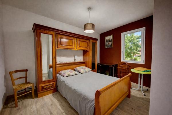 Villeneuve-sur-Lot (47300) Villeneuve-sur-Lot – Belle maison de ville entièrement rénovée avec piscine, grands volumes - vie de plain-pie