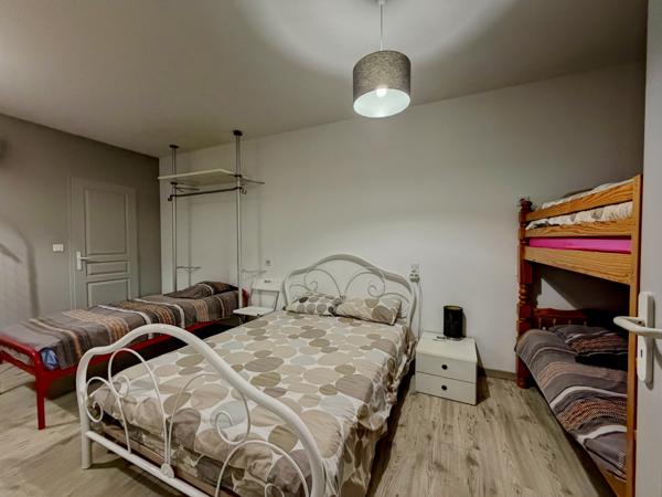 Villeneuve-sur-Lot (47300) Villeneuve-sur-Lot – Belle maison de ville entièrement rénovée avec piscine, grands volumes - vie de plain-pie