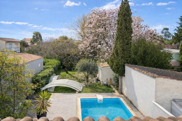 Villeneuve-sur-Lot (47300) Villeneuve-sur-Lot – Belle maison de ville entièrement rénovée avec piscine, grands volumes - vie de plain-pie