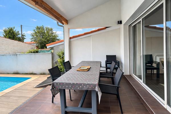 Villeneuve-sur-Lot (47300) Villeneuve-sur-Lot – Belle maison de ville entièrement rénovée avec piscine, grands volumes - vie de plain-pie