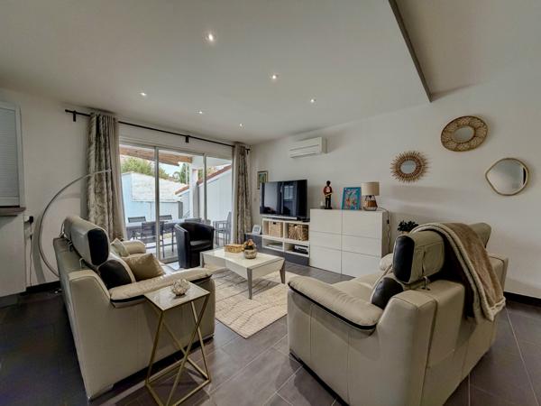 Villeneuve-sur-Lot (47300) Villeneuve-sur-Lot – Belle maison de ville entièrement rénovée avec piscine, grands volumes - vie de plain-pie