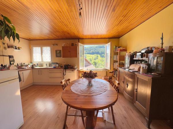 A 12 minutes de Valdahon et 25 de Pontarlier, T5 situé au 2nd et dernier étage - balcon garage