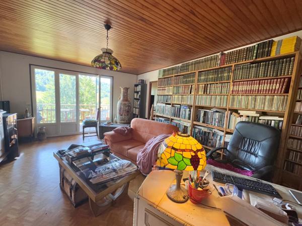 A 12 minutes de Valdahon et 25 de Pontarlier, T5 situé au 2nd et dernier étage - balcon garage