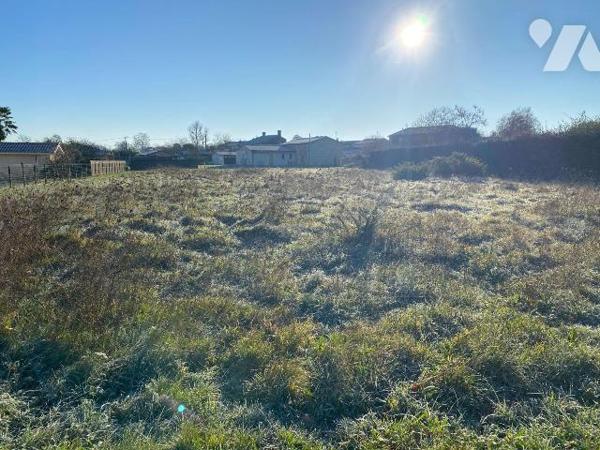 A VENDRE, Gironde proche Bordeaux, LE PIAN MEDOC, quartier Feydieu, beau terrain à bâtir de 1 2...