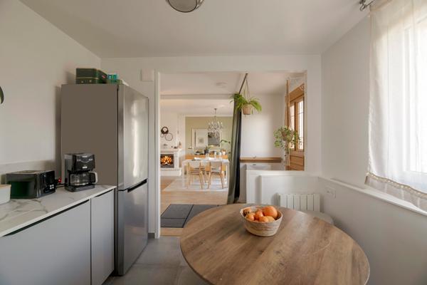 A vendre centre de MELESSE, maison 4 chambres entièrement rénovée, chambre et salle d'eau au rez-de-chaussée, parcelle d'environ 440m², 140 m² habitable