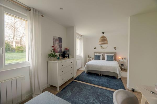 A vendre centre de MELESSE, maison 4 chambres entièrement rénovée, chambre et salle d'eau au rez-de-chaussée, parcelle d'environ 440m², 140 m² habitable