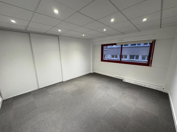 À LOUER - BUREAUX 49 m² ENTIERÈREMENT RÉNOVÉS - QUARTIER GARE DE LAVAL , Laval À LOUER - BUREAUX 49 m² ENTIERÈREMENT RÉNOVÉS - QUARTIER GARE DE LAVAL , Laval