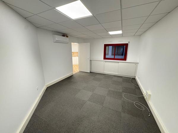 À LOUER - BUREAUX 49 m² ENTIERÈREMENT RÉNOVÉS - QUARTIER GARE DE LAVAL , Laval À LOUER - BUREAUX 49 m² ENTIERÈREMENT RÉNOVÉS - QUARTIER GARE DE LAVAL , Laval
