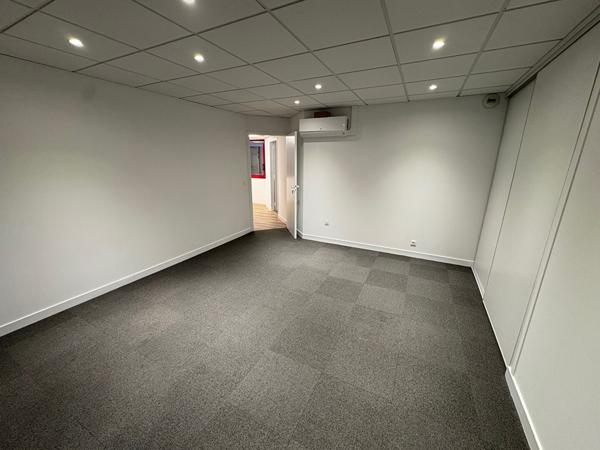 À LOUER - BUREAUX 49 m² ENTIERÈREMENT RÉNOVÉS - QUARTIER GARE DE LAVAL , Laval À LOUER - BUREAUX 49 m² ENTIERÈREMENT RÉNOVÉS - QUARTIER GARE DE LAVAL , Laval