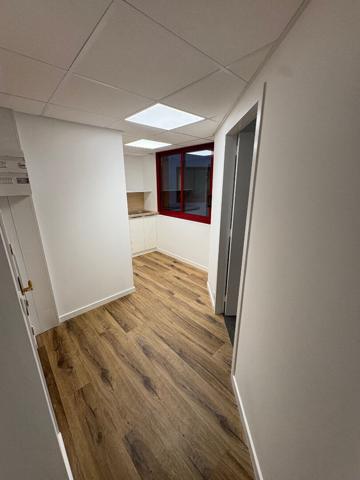 À LOUER - BUREAUX 49 m² ENTIERÈREMENT RÉNOVÉS - QUARTIER GARE DE LAVAL , Laval À LOUER - BUREAUX 49 m² ENTIERÈREMENT RÉNOVÉS - QUARTIER GARE DE LAVAL , Laval