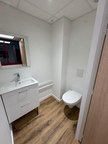 À LOUER - BUREAUX 49 m² ENTIERÈREMENT RÉNOVÉS - QUARTIER GARE DE LAVAL , Laval À LOUER - BUREAUX 49 m² ENTIERÈREMENT RÉNOVÉS - QUARTIER GARE DE LAVAL , Laval
