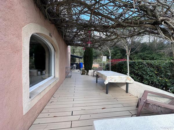 Mas provençal avec piscine et dépendance au calme absolu