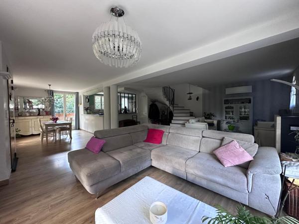 Mas provençal avec piscine et dépendance au calme absolu