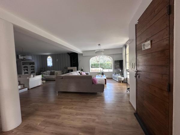 Mas provençal avec piscine et dépendance au calme absolu