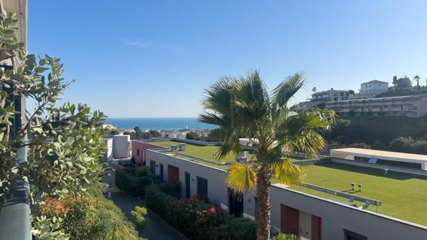 Magnifique T3 duplex 70m2, au calme, vue mer