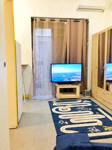 Immeuble de rapport 3 studios et 1 local commercial