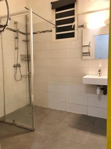 Immeuble de rapport 3 studios et 1 local commercial