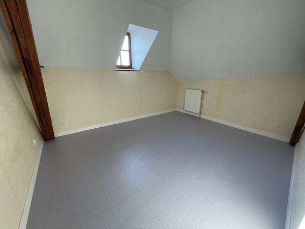 Location Appartement78 m² - 3 Pièces - INEUIL (18160)