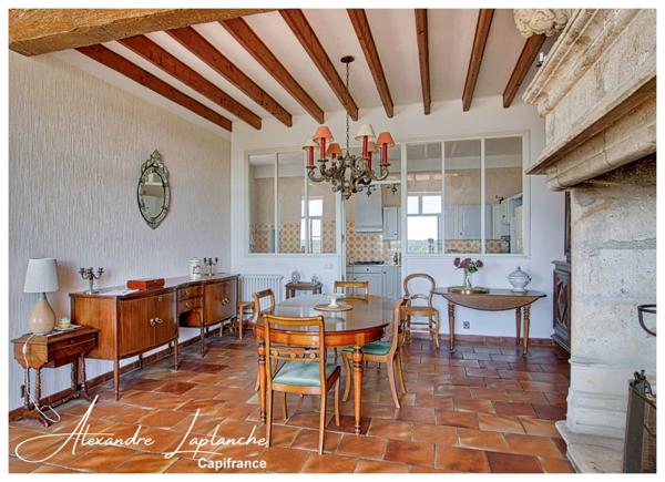 Dpt Tarn et Garonne (82), à vendre LAUZERTE maison de ville en pierre 9 pièces de 205m² avec jardin et garage.