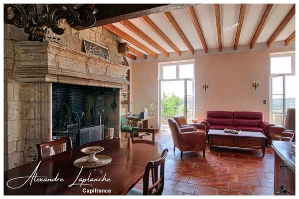 Dpt Tarn et Garonne (82), à vendre LAUZERTE maison de ville en pierre 9 pièces de 205m² avec jardin et garage.