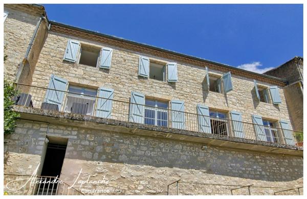 Dpt Tarn et Garonne (82), à vendre LAUZERTE maison de ville en pierre 9 pièces de 205m² avec jardin et garage.