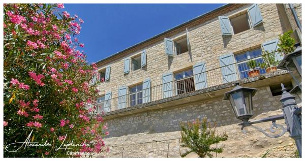Dpt Tarn et Garonne (82), à vendre LAUZERTE maison de ville en pierre 9 pièces de 205m² avec jardin et garage.