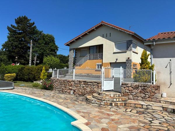 Unieux 42240 maison individuelle des années 70 sur sous sol complet 131m² habitables 4 chambres 3 garages 1 piscine sur 1190m² de terrain