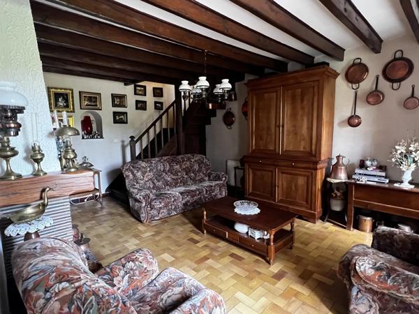 Dans un emplacement paisible, jolie maison avec un grand jardin et garage