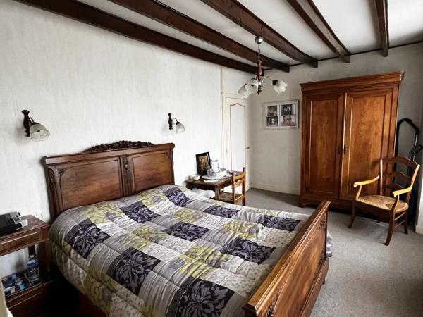 Dans un emplacement paisible, jolie maison avec un grand jardin et garage