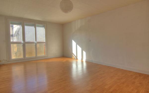 Appartement à vendre    3 pièces • 80,74 m2 Orléans