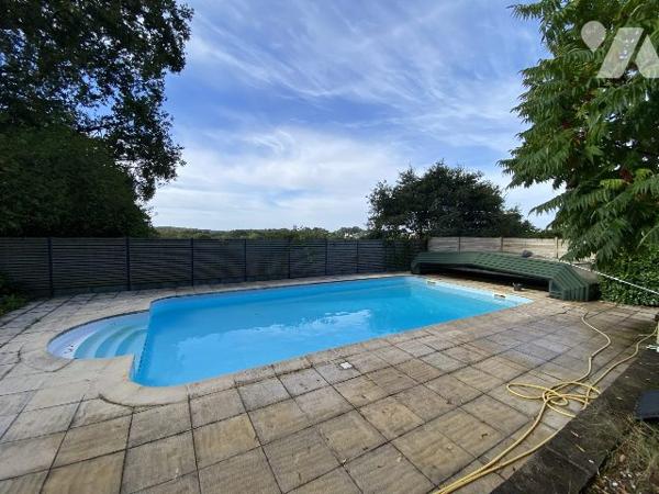 Languidic, belle propriété de 171m² avec 4 chambres sur 6237m² de terrain.