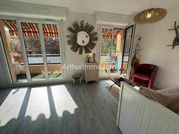 Vente                                                      Appartement
                        
                     3 pièces                      50 m2                     à Sainte-Maxime