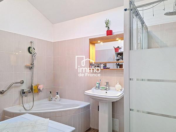 MAISON À FORT POTENTIEL - Polliat - Parfait Investissement / Familiale