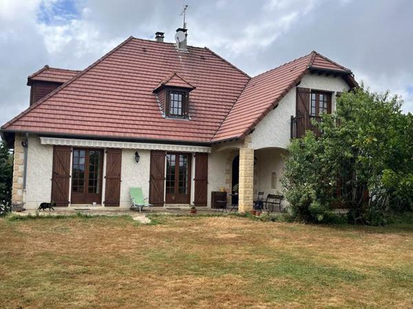 Maison à vendre |  Saint-Clément |  8 pièces | 280 m²