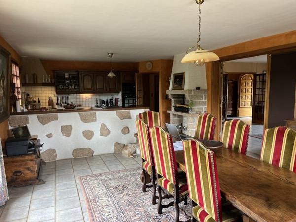 Maison à vendre |  Saint-Clément |  8 pièces | 280 m²